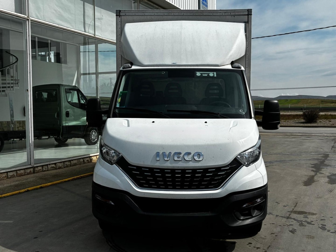 Caja cerrada con plataforma elevadora IVECO 35C16 20m3 Automática - Фургон з закритим кузовом: фото 2 Caja cerrada con plataforma elevadora IVECO 35C16 20m3 Automática - Фургон з закритим кузовом: фото 2