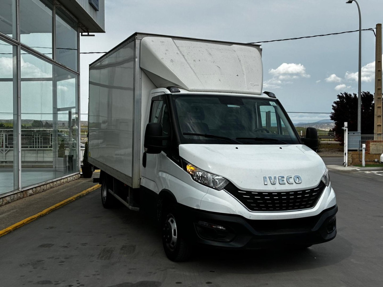 Caja cerrada con plataforma elevadora IVECO 35C16 20m3 Automática - Фургон з закритим кузовом: фото 3 Caja cerrada con plataforma elevadora IVECO 35C16 20m3 Automática - Фургон з закритим кузовом: фото 3