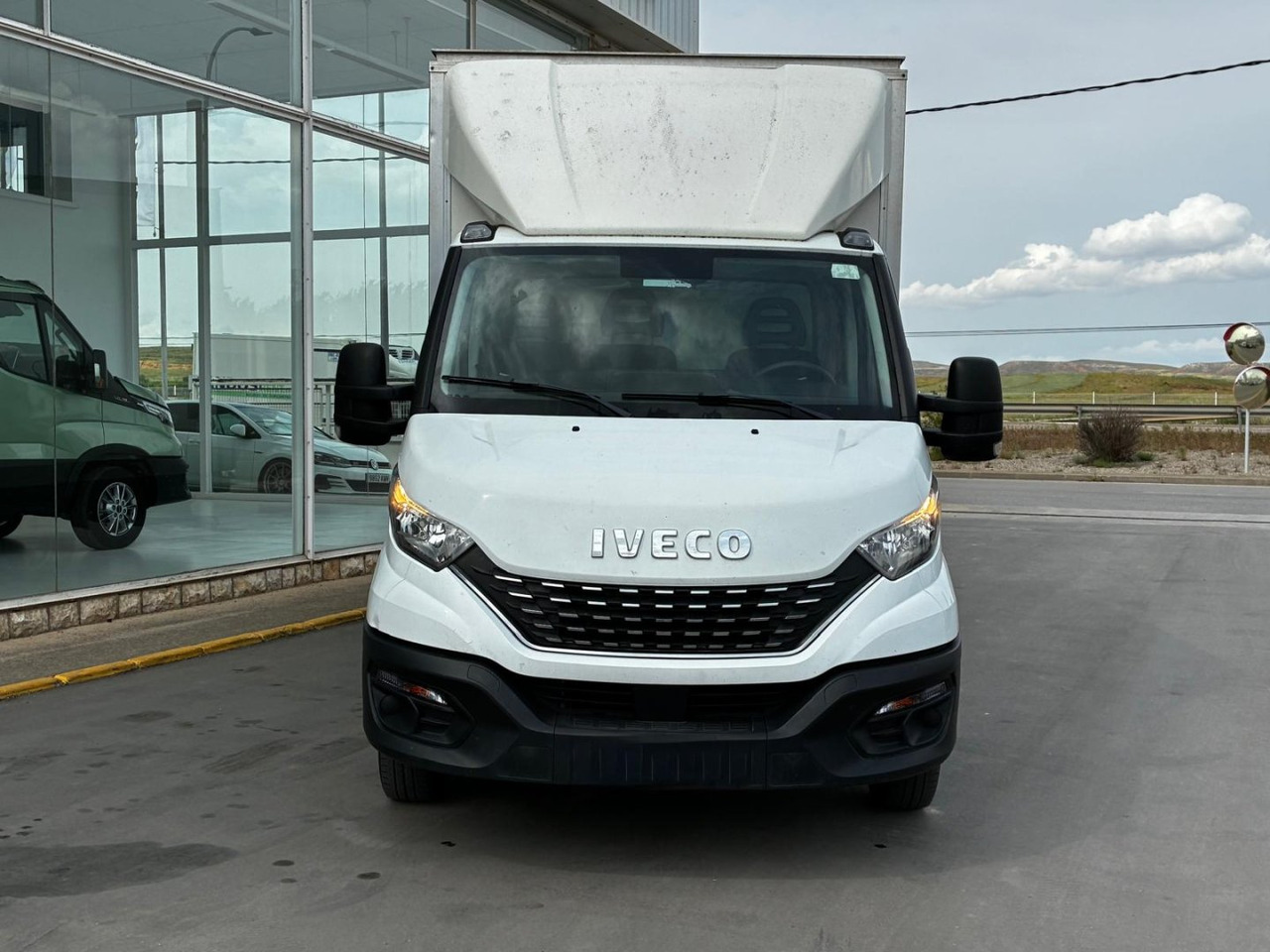 Caja cerrada con plataforma elevadora IVECO 35C16 20m3 Automática - Фургон з закритим кузовом: фото 2 Caja cerrada con plataforma elevadora IVECO 35C16 20m3 Automática - Фургон з закритим кузовом: фото 2