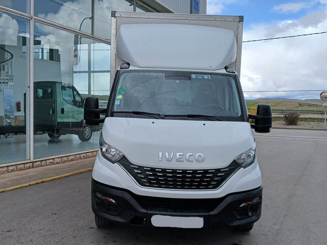 Caja cerrada con plataforma elevadora IVECO 35C16 20m3 Automática - Фургон з закритим кузовом: фото 2 Caja cerrada con plataforma elevadora IVECO 35C16 20m3 Automática - Фургон з закритим кузовом: фото 2