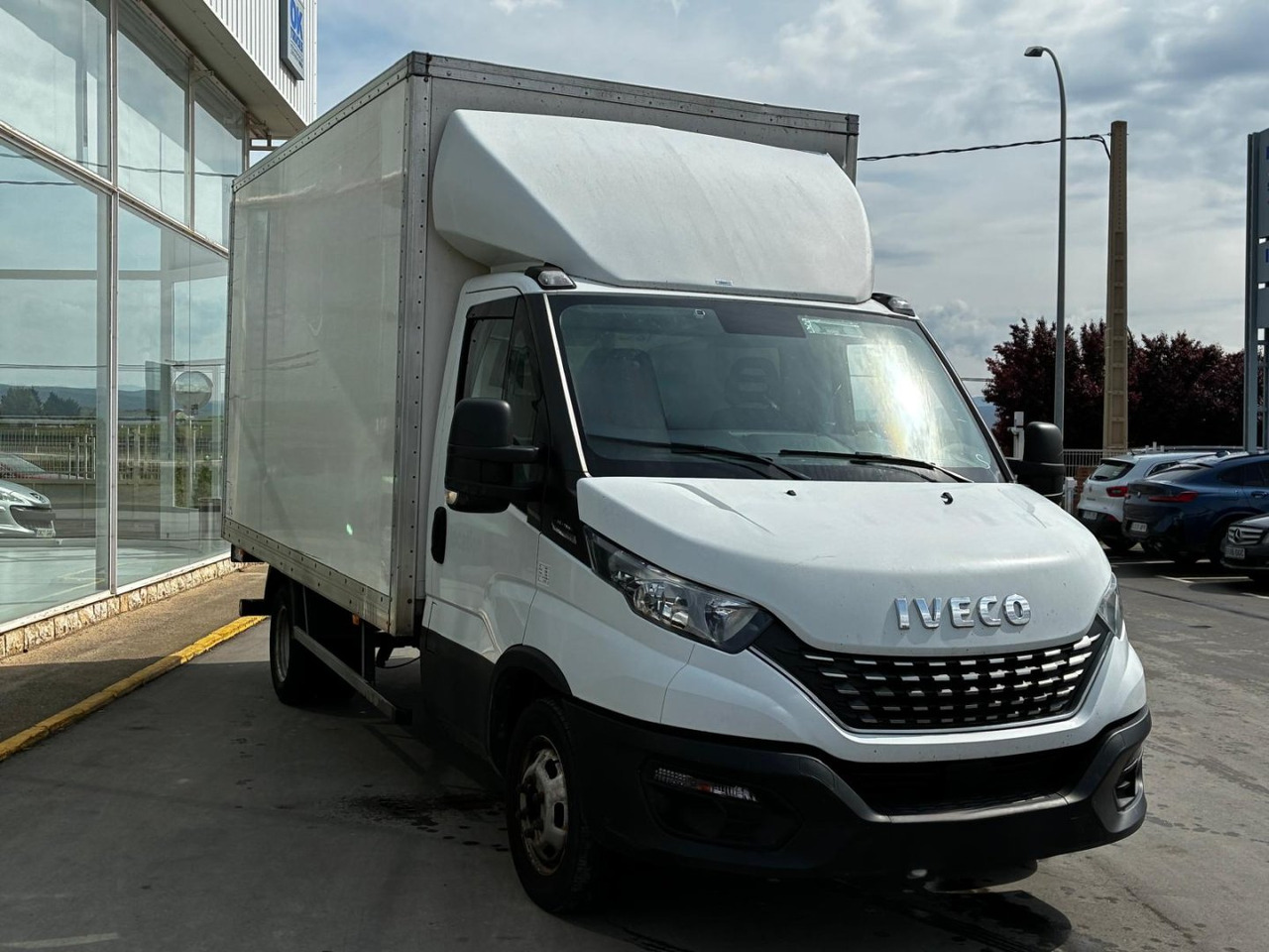 Caja cerrada con plataforma elevadora IVECO 35C16 20m3 Automática - Фургон з закритим кузовом: фото 3 Caja cerrada con plataforma elevadora IVECO 35C16 20m3 Automática - Фургон з закритим кузовом: фото 3