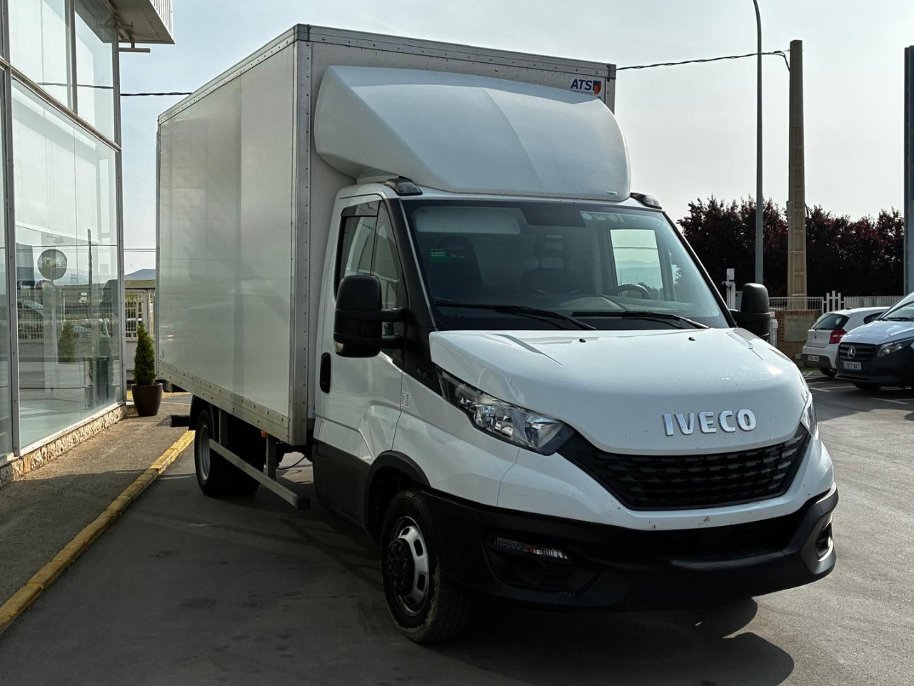 Caja cerrada con plataforma elevadora IVECO 35C16 20m3 - Фургон з закритим кузовом: фото 3 Caja cerrada con plataforma elevadora IVECO 35C16 20m3 - Фургон з закритим кузовом: фото 3