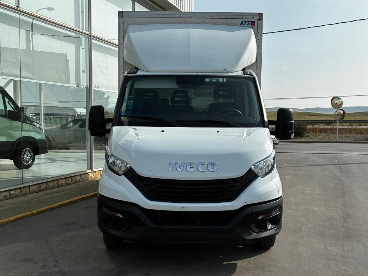 Caja cerrada con plataforma elevadora IVECO 35C16 20m3 - Фургон з закритим кузовом: фото 2 Caja cerrada con plataforma elevadora IVECO 35C16 20m3 - Фургон з закритим кузовом: фото 2