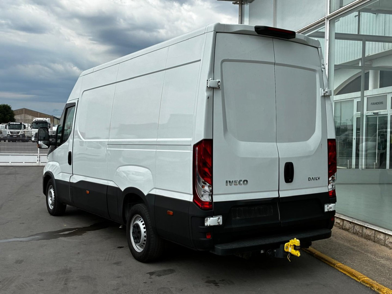 Furgón IVECO 35S14 12m3 - Суцільнометалевий фургон: фото 4 Furgón IVECO 35S14 12m3 - Суцільнометалевий фургон: фото 4