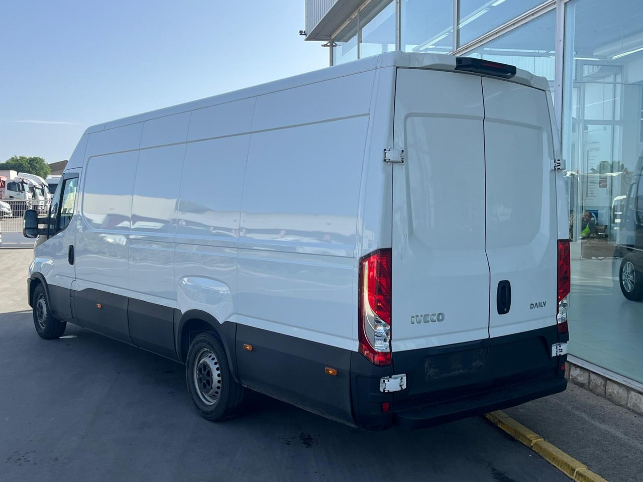 Furgón IVECO 35S14 16m3 Hi-matic - Суцільнометалевий фургон: фото 4 Furgón IVECO 35S14 16m3 Hi-matic - Суцільнометалевий фургон: фото 4