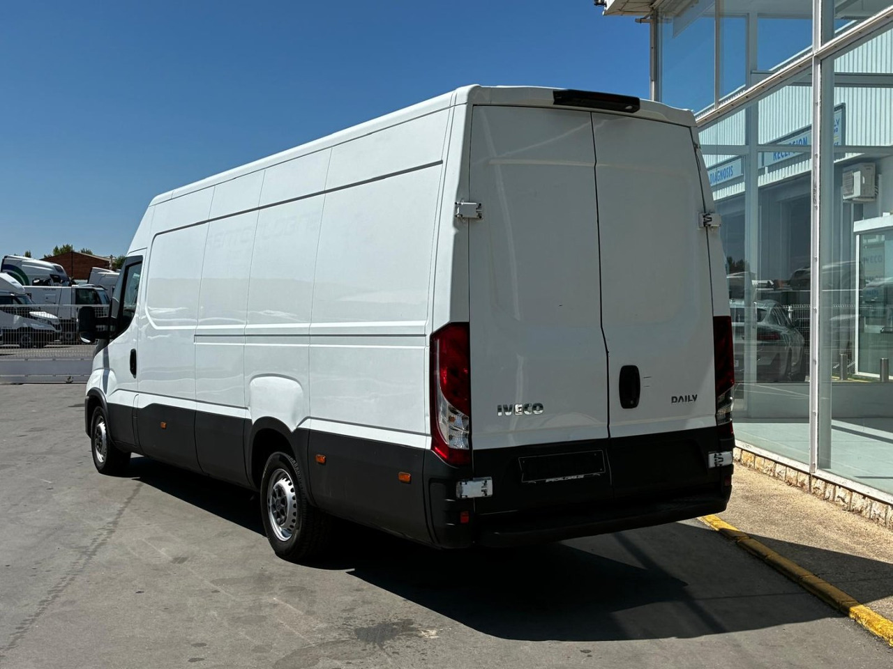 Furgón IVECO 35S14 16m3 - Суцільнометалевий фургон: фото 4 Furgón IVECO 35S14 16m3 - Суцільнометалевий фургон: фото 4