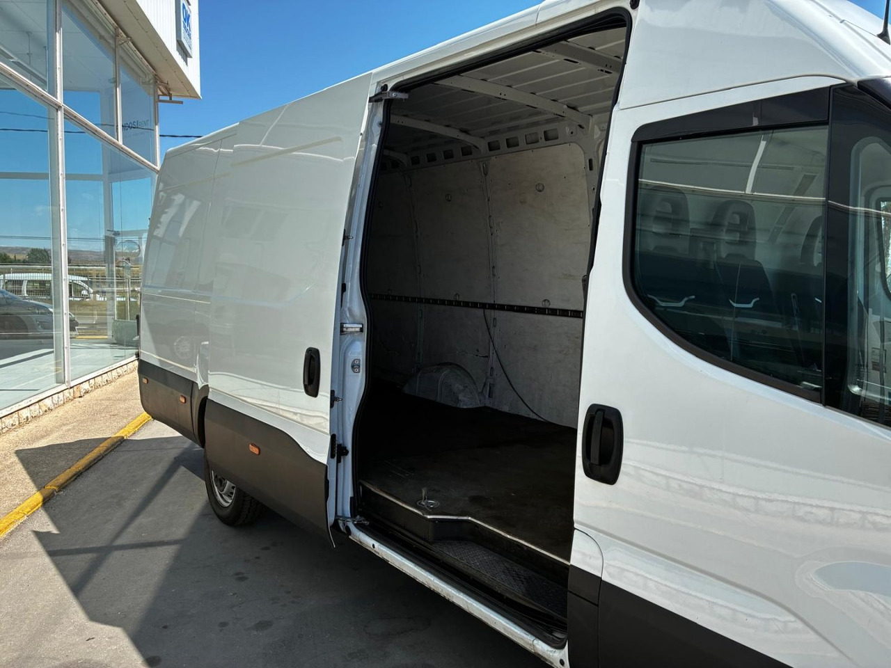 Furgón IVECO 35S14 16m3 - Суцільнометалевий фургон: фото 5 Furgón IVECO 35S14 16m3 - Суцільнометалевий фургон: фото 5