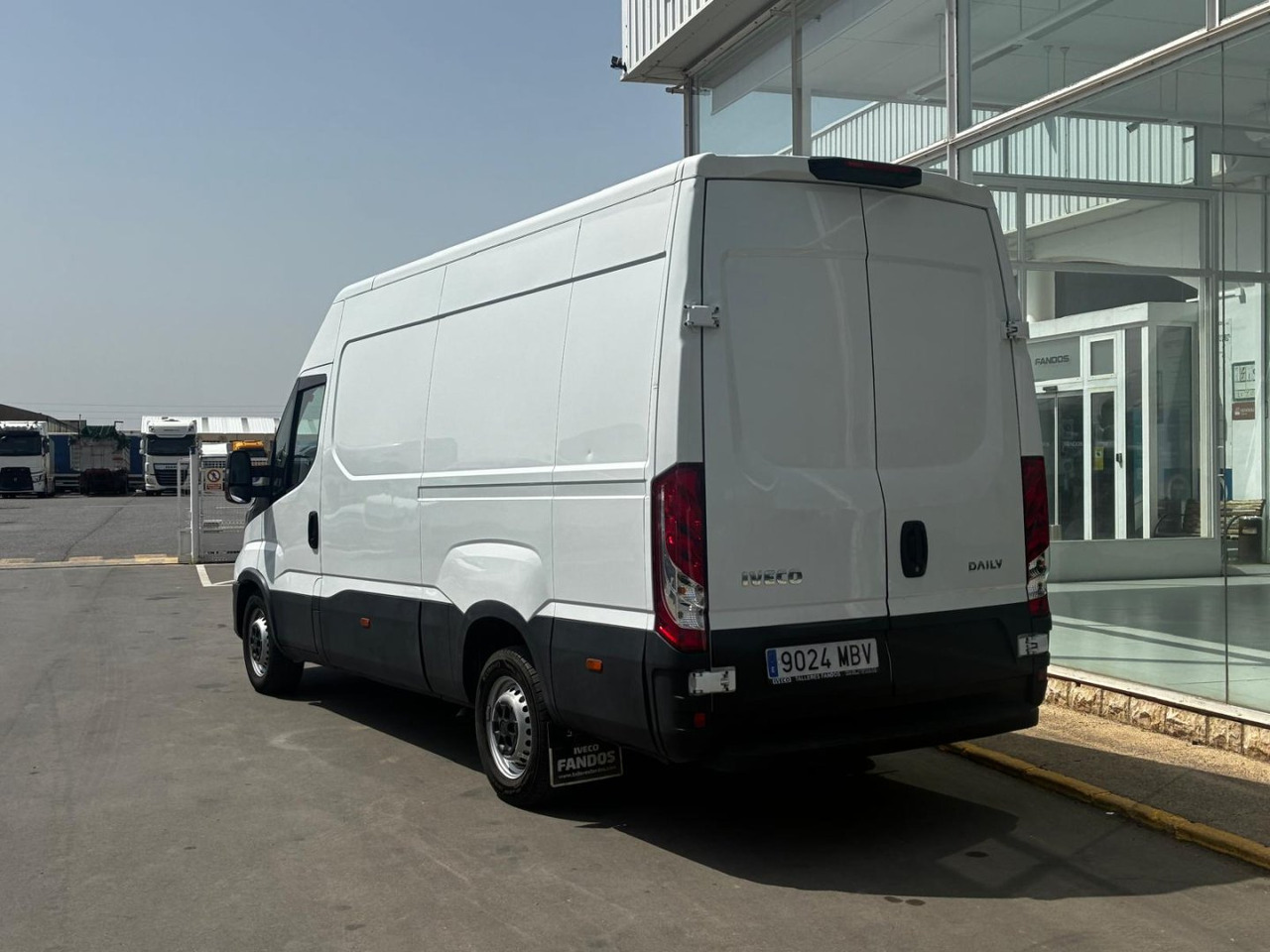 Furgón IVECO 35S14 V 12m3 - Суцільнометалевий фургон: фото 4 Furgón IVECO 35S14 V 12m3 - Суцільнометалевий фургон: фото 4