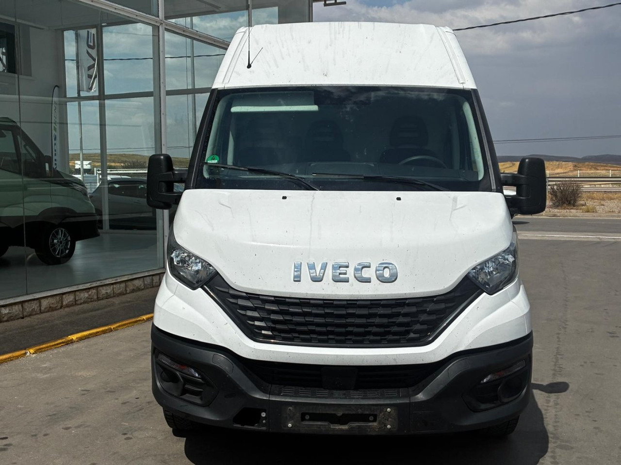 Furgón IVECO 35S14 V 16m3 - Суцільнометалевий фургон: фото 2 Furgón IVECO 35S14 V 16m3 - Суцільнометалевий фургон: фото 2