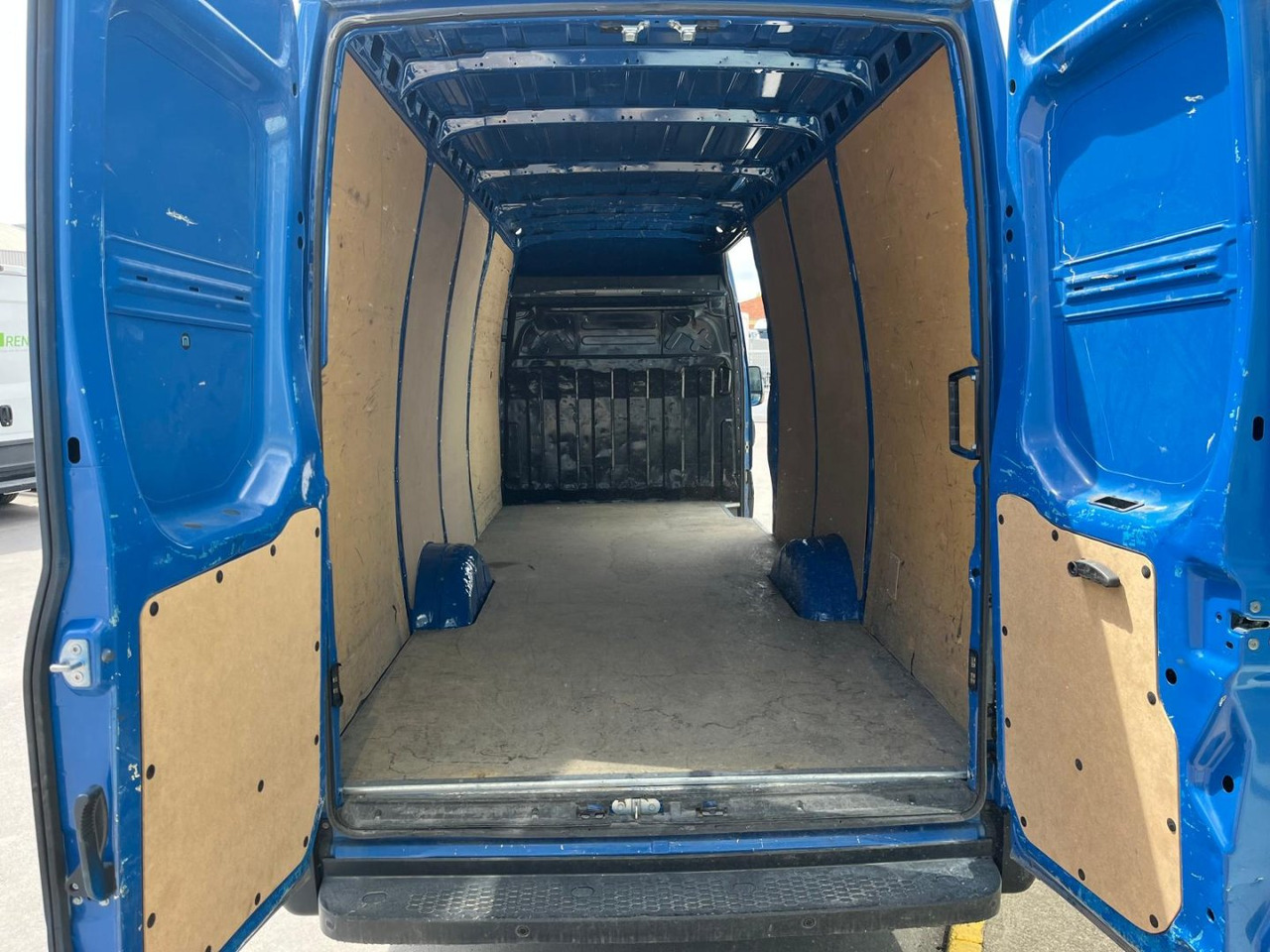 Furgón IVECO 35S16 16m3 - Суцільнометалевий фургон: фото 5 Furgón IVECO 35S16 16m3 - Суцільнометалевий фургон: фото 5