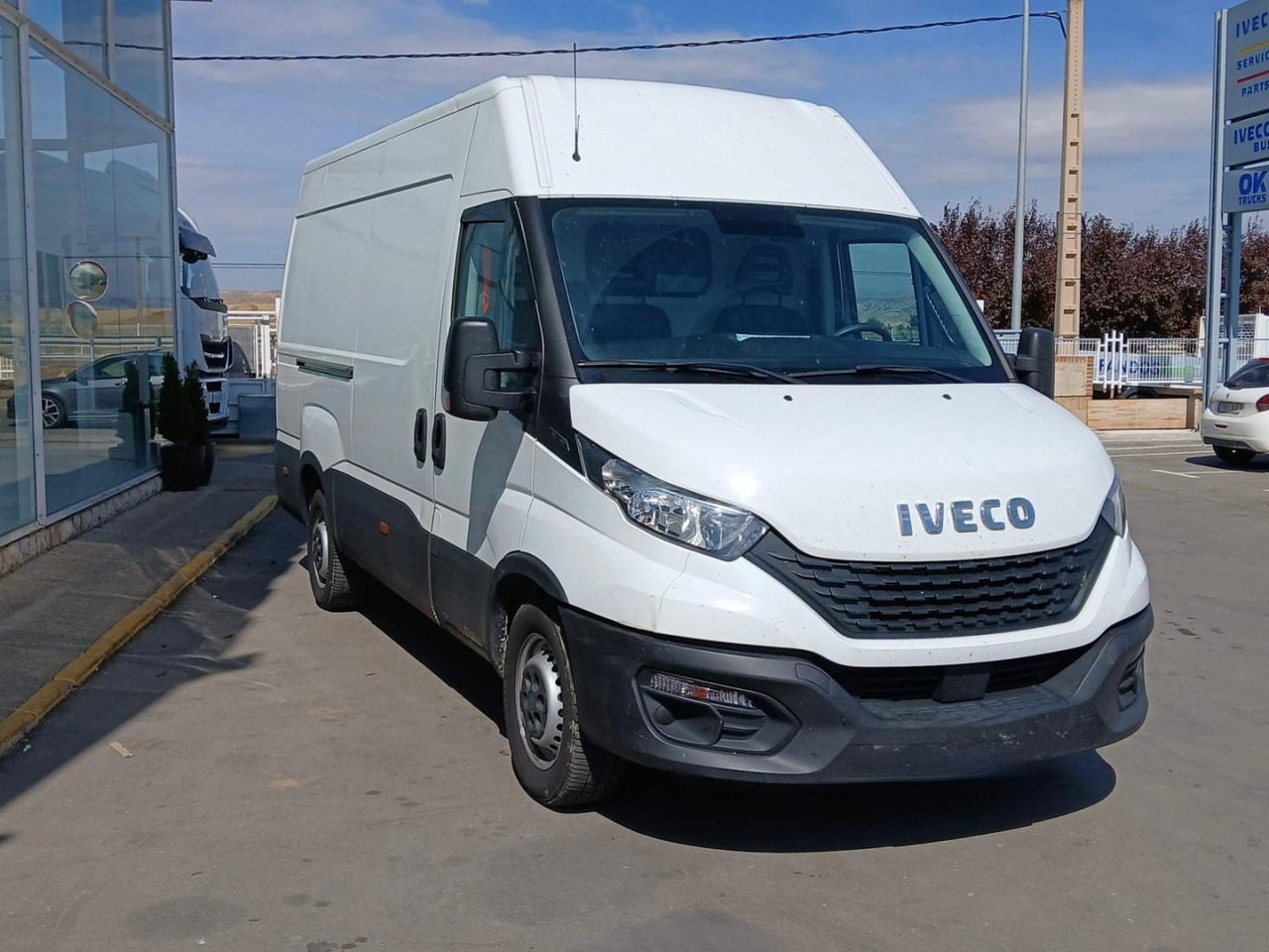 Furgón IVECO 35S16 V 12m3 - Суцільнометалевий фургон: фото 3 Furgón IVECO 35S16 V 12m3 - Суцільнометалевий фургон: фото 3