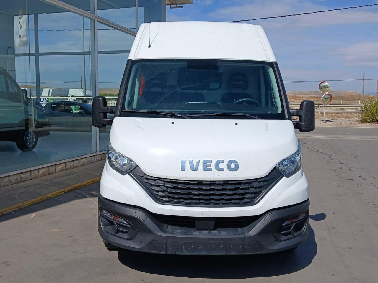 Furgón IVECO 35S16 V 12m3 - Суцільнометалевий фургон: фото 2 Furgón IVECO 35S16 V 12m3 - Суцільнометалевий фургон: фото 2
