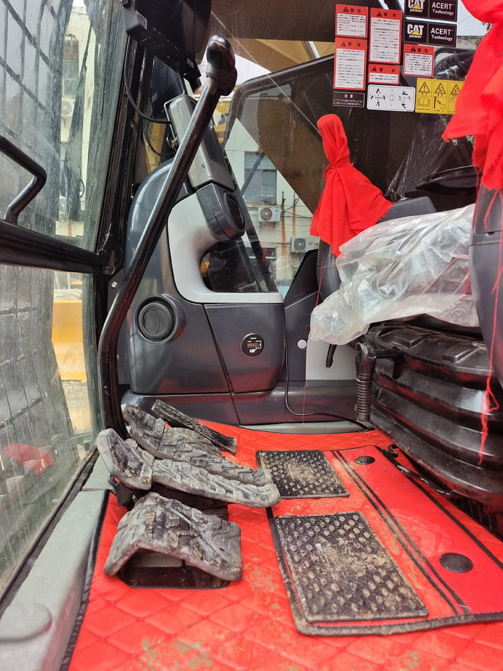 CAT 320D2L WITH 3 CAMERAS - Гусеничний екскаватор: фото 4 CAT 320D2L WITH 3 CAMERAS - Гусеничний екскаватор: фото 4