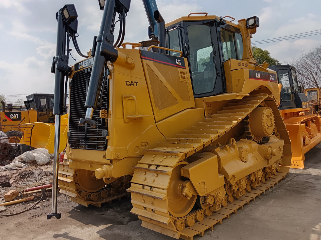 CAT D8T D8R - Бульдозер: фото 1 CAT D8T D8R - Бульдозер: фото 1