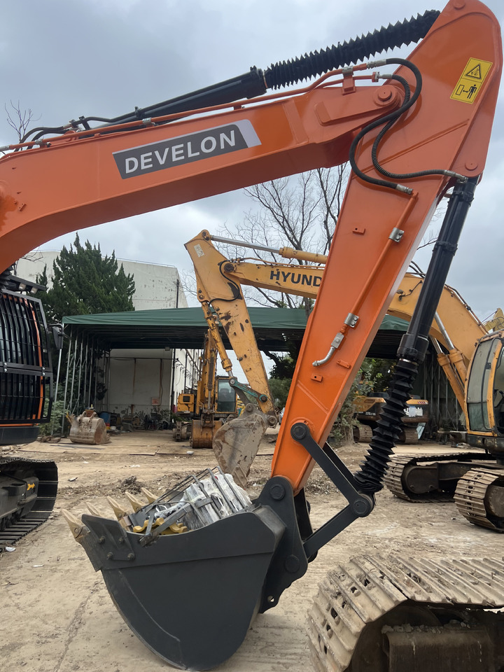 DEVELON DX225 DX300 DX340 - Гусеничний екскаватор: фото 2 DEVELON DX225 DX300 DX340 - Гусеничний екскаватор: фото 2