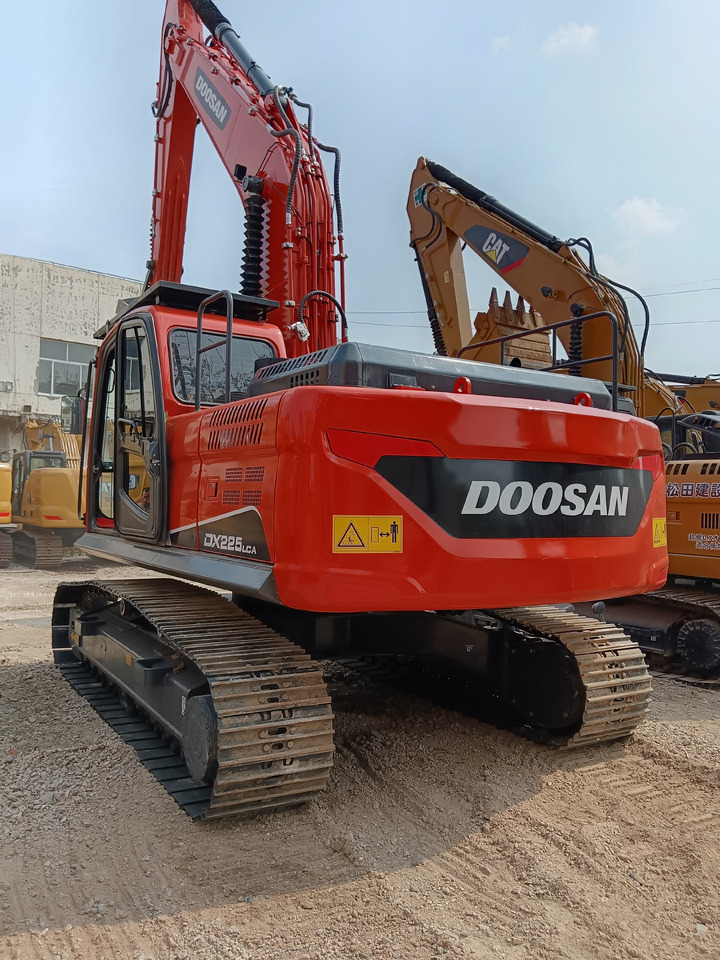 DOOSAN DX225 LCA DX225LC-9C - Гусеничний екскаватор: фото 2 DOOSAN DX225 LCA DX225LC-9C - Гусеничний екскаватор: фото 2