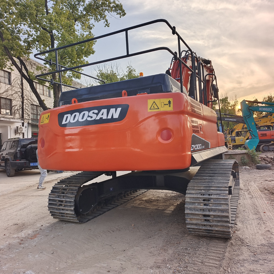 DOOSAN DX300LC-9C DX300LCA - Гусеничний екскаватор: фото 4 DOOSAN DX300LC-9C DX300LCA - Гусеничний екскаватор: фото 4