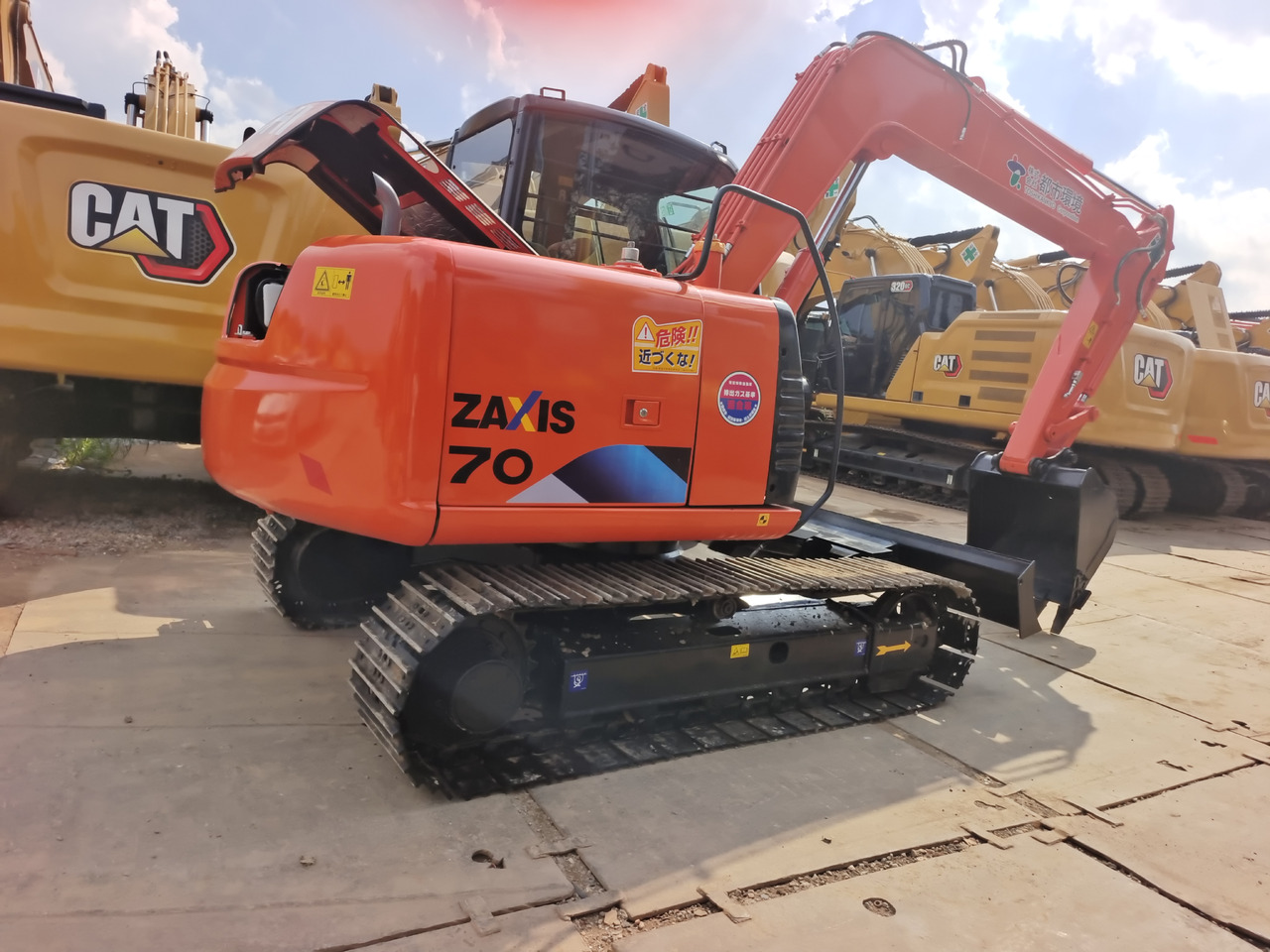 HITACHI ZX70 ZAXIS 70 - Міні-екскаватор: фото 1 HITACHI ZX70 ZAXIS 70 - Міні-екскаватор: фото 1