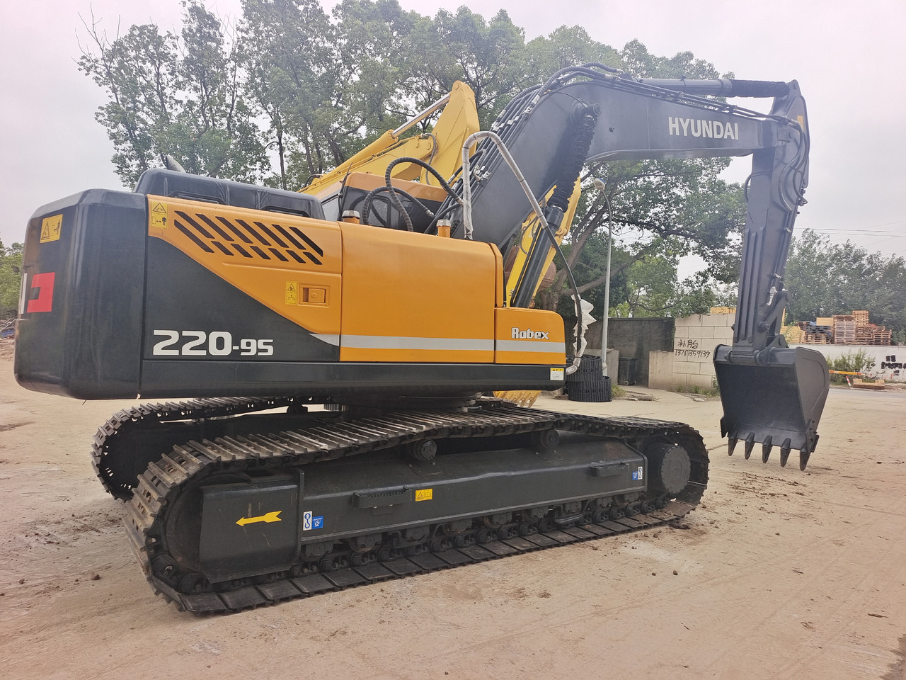 HYUNDAI 220-9S - Гусеничний екскаватор: фото 2 HYUNDAI 220-9S - Гусеничний екскаватор: фото 2
