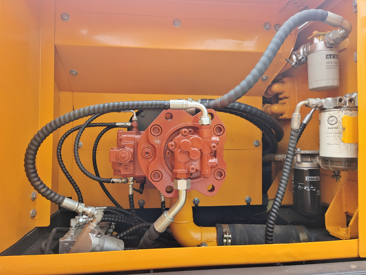 HYUNDAI HX220HD - Гусеничний екскаватор: фото 5 HYUNDAI HX220HD - Гусеничний екскаватор: фото 5