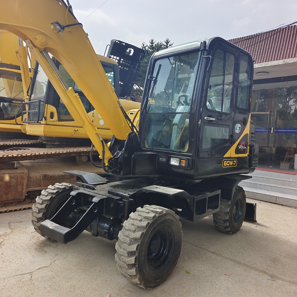 HYUNDAI R60W-7 - Колісний екскаватор: фото 1 HYUNDAI R60W-7 - Колісний екскаватор: фото 1
