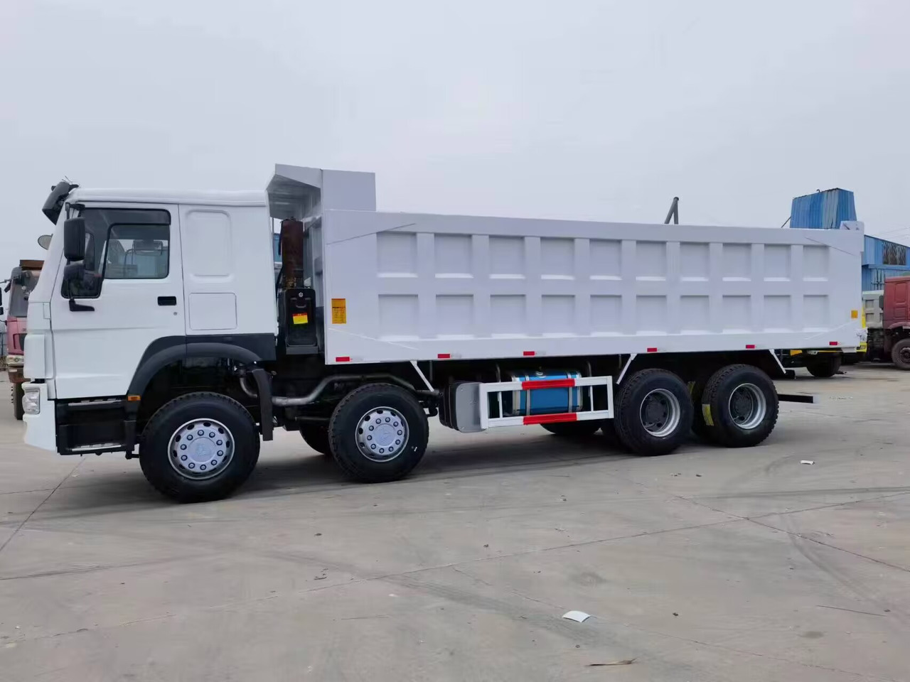 SINOTRUK 371 375 380 400 420 HP 8*4 6*4 - Самоскид вантажівка: фото 1 SINOTRUK 371 375 380 400 420 HP 8*4 6*4 - Самоскид вантажівка: фото 1