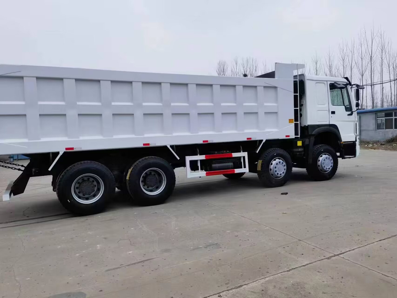 SINOTRUK HOWO 8*4 6*4 dump truck - Самоскид вантажівка: фото 1 SINOTRUK HOWO 8*4 6*4 dump truck - Самоскид вантажівка: фото 1