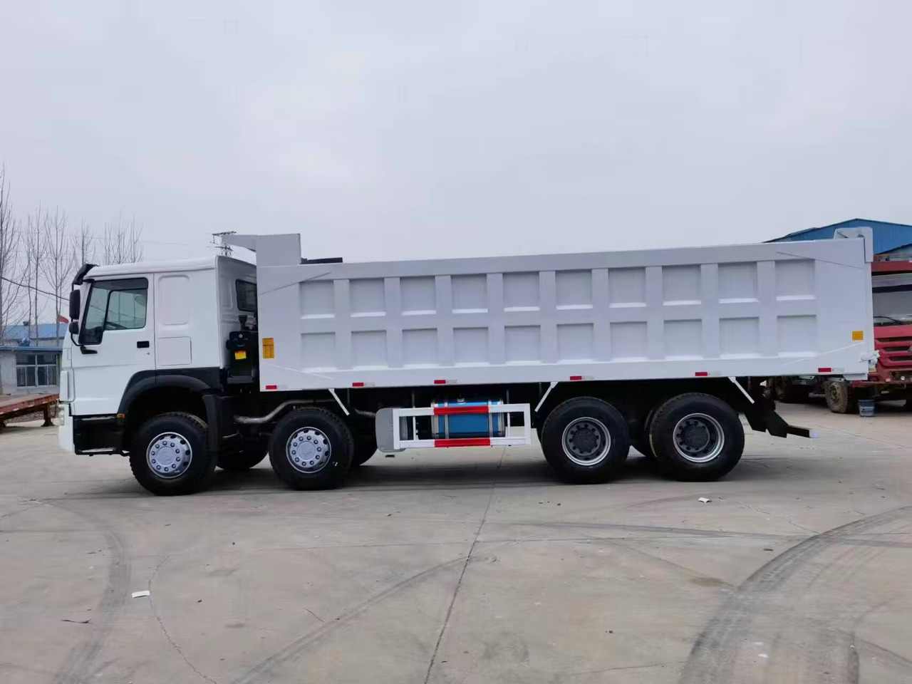 SINOTRUK HOWO 8*4 DUMP TRUCK 371 375 380 400 420 HP - Самоскид вантажівка: фото 2 SINOTRUK HOWO 8*4 DUMP TRUCK 371 375 380 400 420 HP - Самоскид вантажівка: фото 2