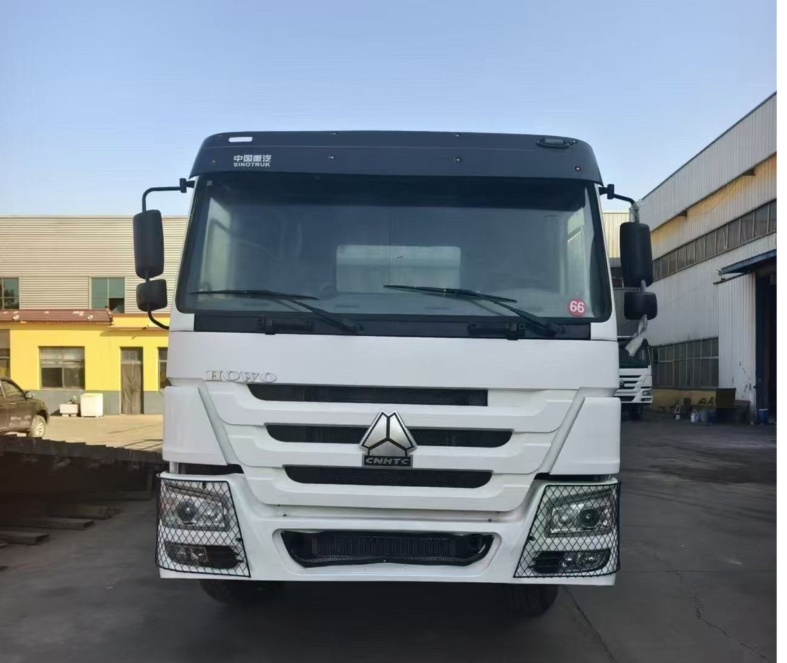 SINOTRUK HOWO 8*4 WITH FENCE 12 WHEELS 371 375 380 400 420 HP TIPPER DUMP TRUCK - Для перевезення худоби вантажівка: фото 2 SINOTRUK HOWO 8*4 WITH FENCE 12 WHEELS 371 375 380 400 420 HP TIPPER DUMP TRUCK - Для перевезення худоби вантажівка: фото 2