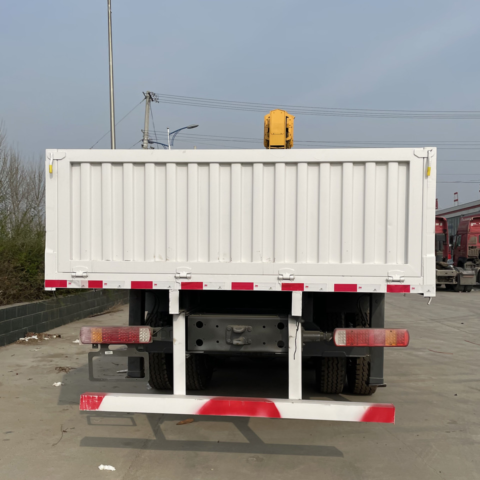 SINOTRUK HOWO 8 TON TRUCK-MOUNTED CRANE - Вантажівка з маніпулятором: фото 5 SINOTRUK HOWO 8 TON TRUCK-MOUNTED CRANE - Вантажівка з маніпулятором: фото 5