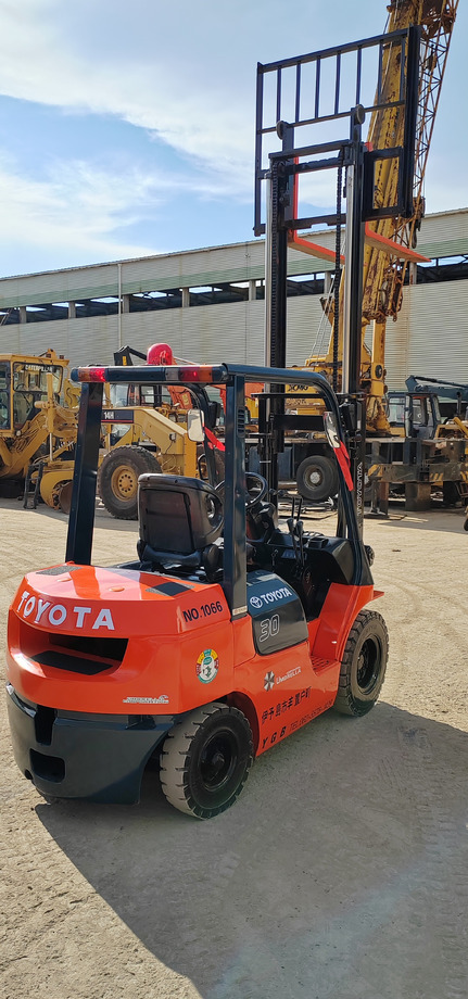 TOYOTA FD30 - Навантажувач вилковий: фото 4 TOYOTA FD30 - Навантажувач вилковий: фото 4