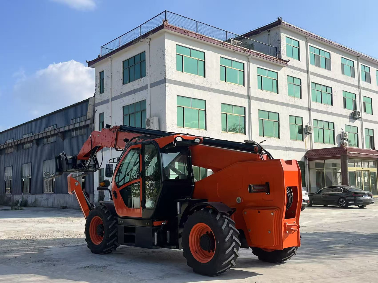 XCMG 17.5 METER BRAND NEW - Навантажувач телескопічний: фото 3 XCMG 17.5 METER BRAND NEW - Навантажувач телескопічний: фото 3