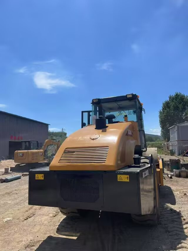 XCMG XS222J XS223J - Дорожній каток: фото 4 XCMG XS222J XS223J - Дорожній каток: фото 4