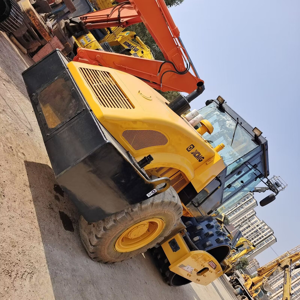 XCMG xs 223j XS223J Goat Horn Vibratory Roller Compactor - Дорожній каток: фото 5 XCMG xs 223j XS223J Goat Horn Vibratory Roller Compactor - Дорожній каток: фото 5