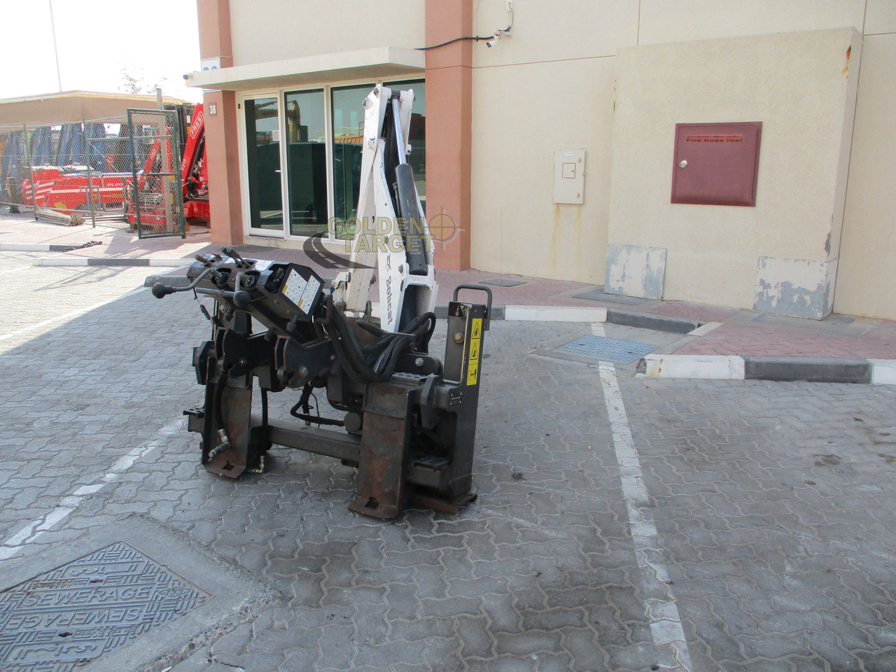 BOBCAT Skid Steer R30S Backhoe Attachment - Ківш навантажувача в категорії Міні-навантажувачі: фото 4 BOBCAT Skid Steer R30S Backhoe Attachment - Ківш навантажувача в категорії Міні-навантажувачі: фото 4