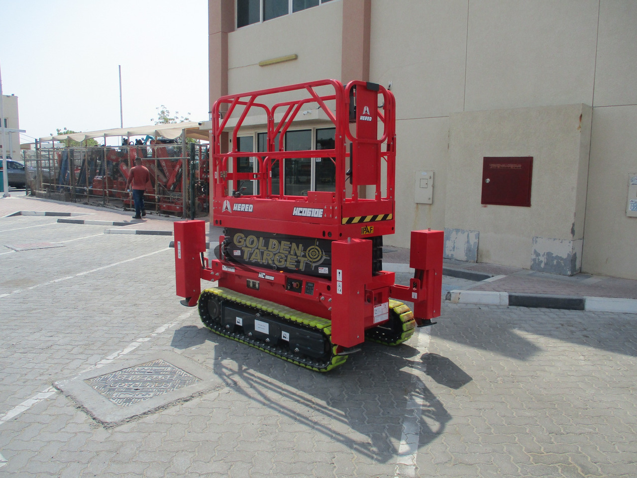 Hered HC0610E Electric Crawler Scissor Lift - Ножичний підйомник: фото 1 Hered HC0610E Electric Crawler Scissor Lift - Ножичний підйомник: фото 1
