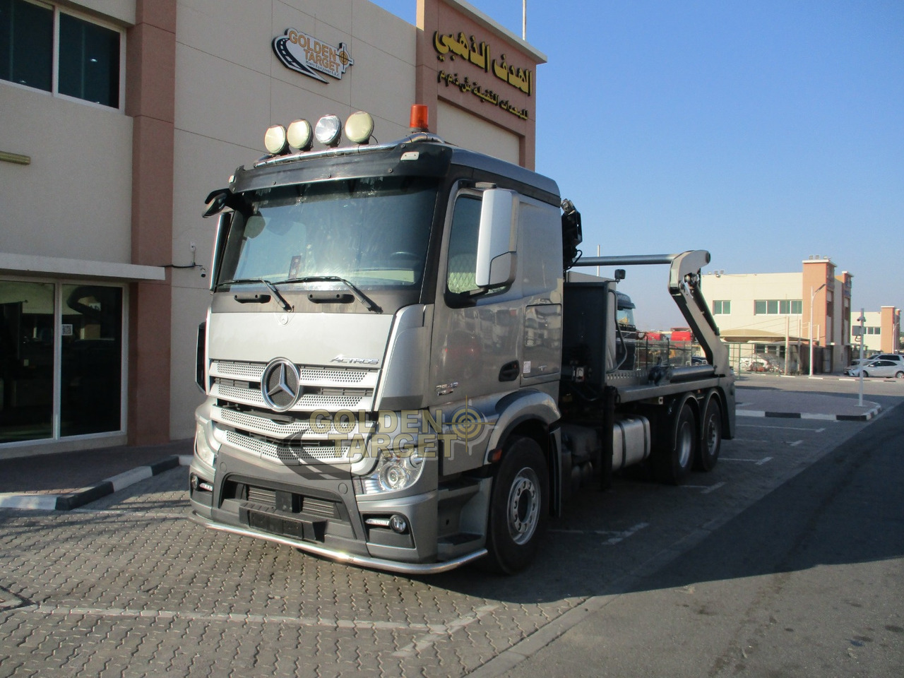 MERCEDES-BENZ 2642 6×2 DOUBLE SKIP LOADER with HIAB Crane - Скіповий навантажувач вантажівка: фото 2 MERCEDES-BENZ 2642 6×2 DOUBLE SKIP LOADER with HIAB Crane - Скіповий навантажувач вантажівка: фото 2