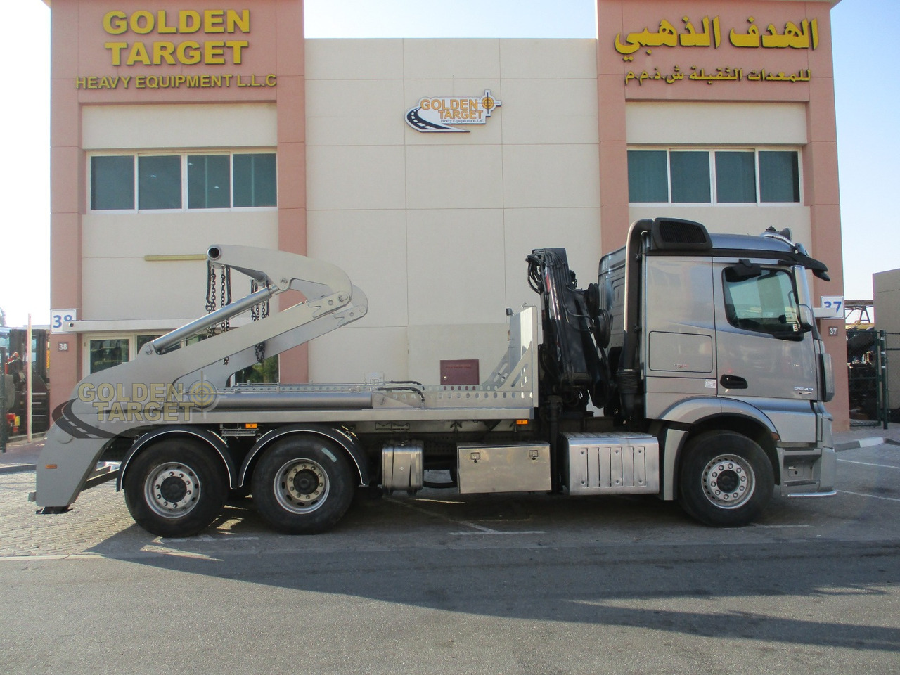 MERCEDES-BENZ 2642 6×2 DOUBLE SKIP LOADER with HIAB Crane - Скіповий навантажувач вантажівка: фото 5 MERCEDES-BENZ 2642 6×2 DOUBLE SKIP LOADER with HIAB Crane - Скіповий навантажувач вантажівка: фото 5