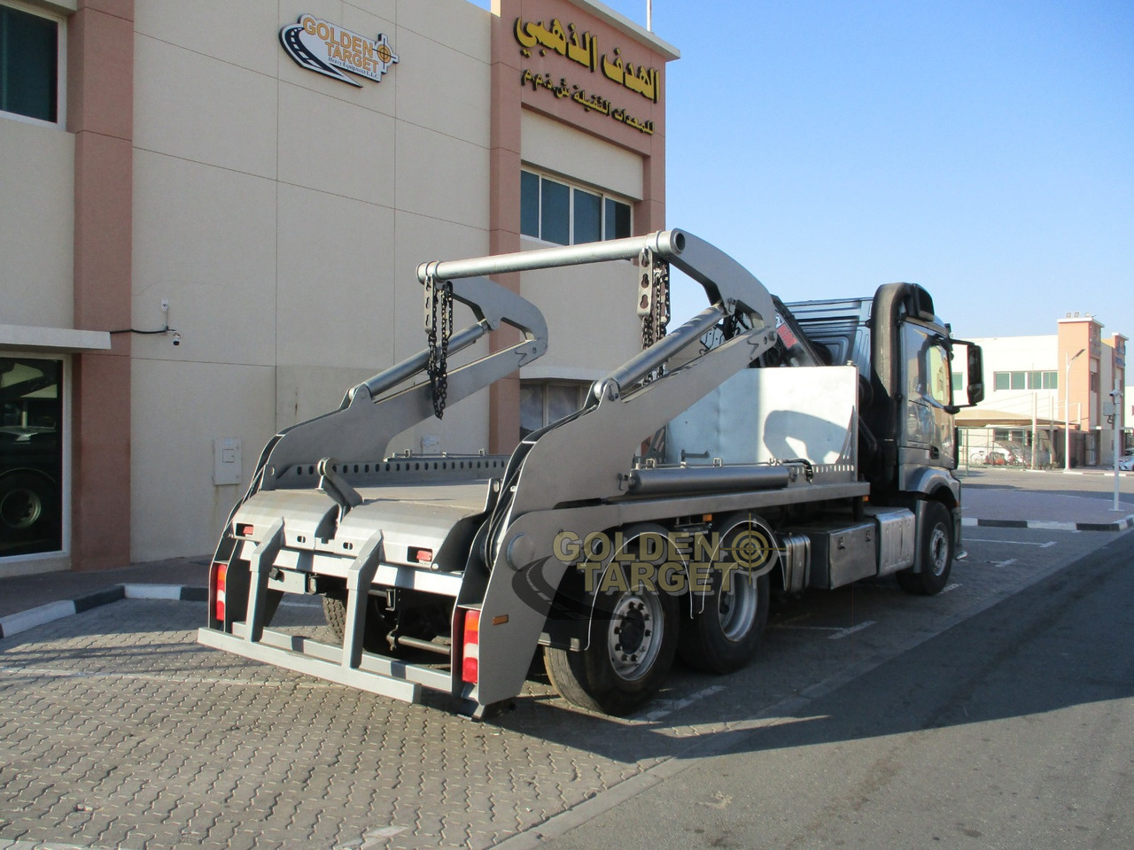 MERCEDES-BENZ 2642 6×2 DOUBLE SKIP LOADER with HIAB Crane - Скіповий навантажувач вантажівка: фото 3 MERCEDES-BENZ 2642 6×2 DOUBLE SKIP LOADER with HIAB Crane - Скіповий навантажувач вантажівка: фото 3