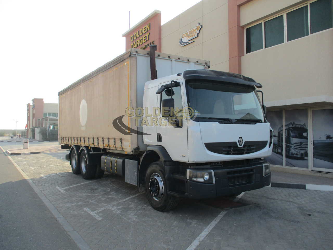 Renault KERAX 380 - Тентована вантажівка: фото 1 Renault KERAX 380 - Тентована вантажівка: фото 1