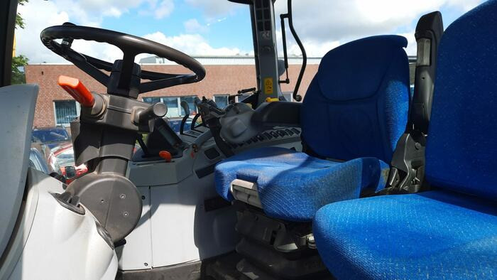 New Holland T6070 - Трактор: фото 5 New Holland T6070 - Трактор: фото 5