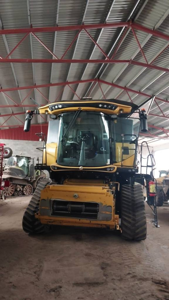 New Holland CR 9.90 - Зернозбиральний комбайн: фото 2 New Holland CR 9.90 - Зернозбиральний комбайн: фото 2