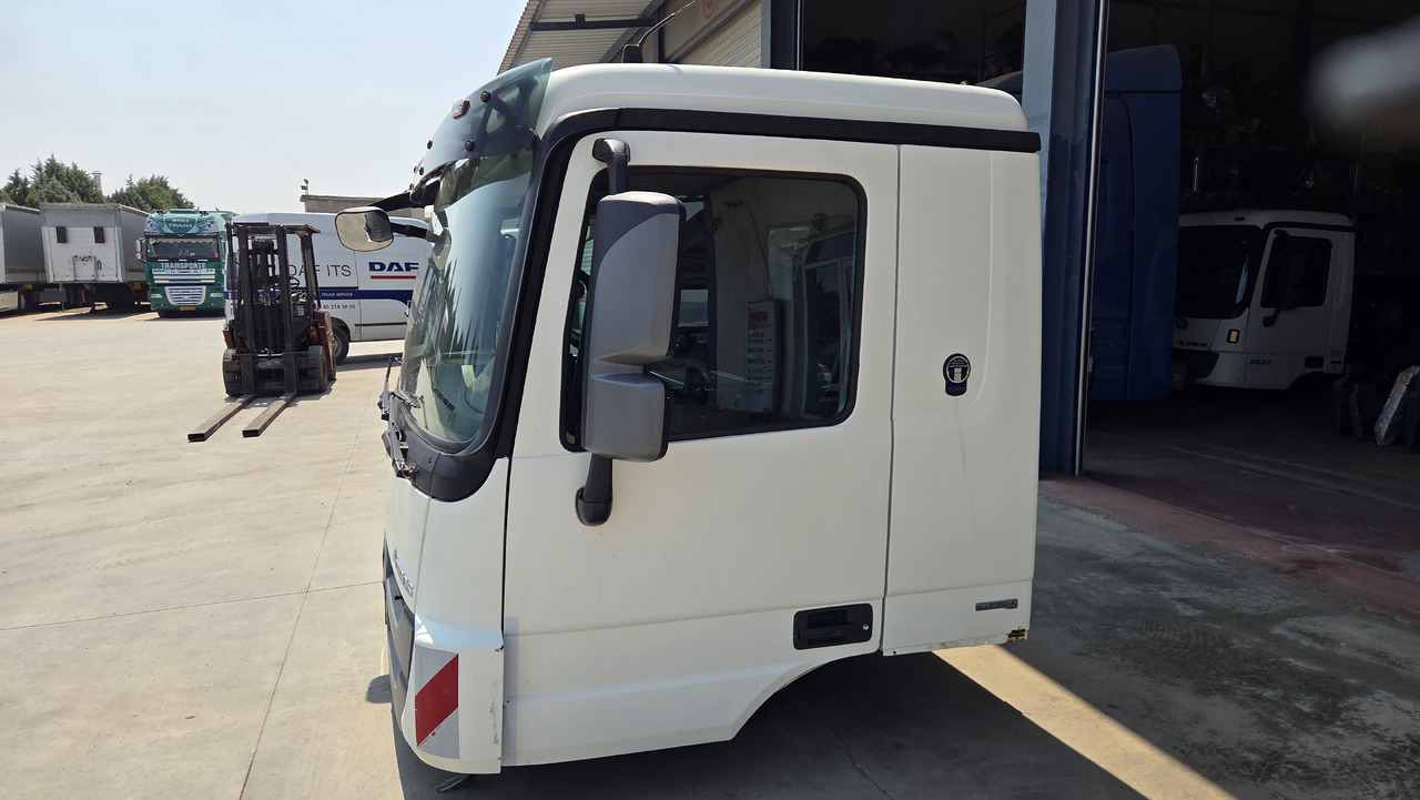MERCEDES ACTROS MP3 MEDIUM - Кабіна: фото 2 MERCEDES ACTROS MP3 MEDIUM - Кабіна: фото 2