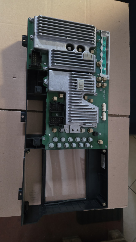 MERCEDES-BENZ - Приладова панель в категорії Вантажівки: фото 3 MERCEDES-BENZ - Приладова панель в категорії Вантажівки: фото 3