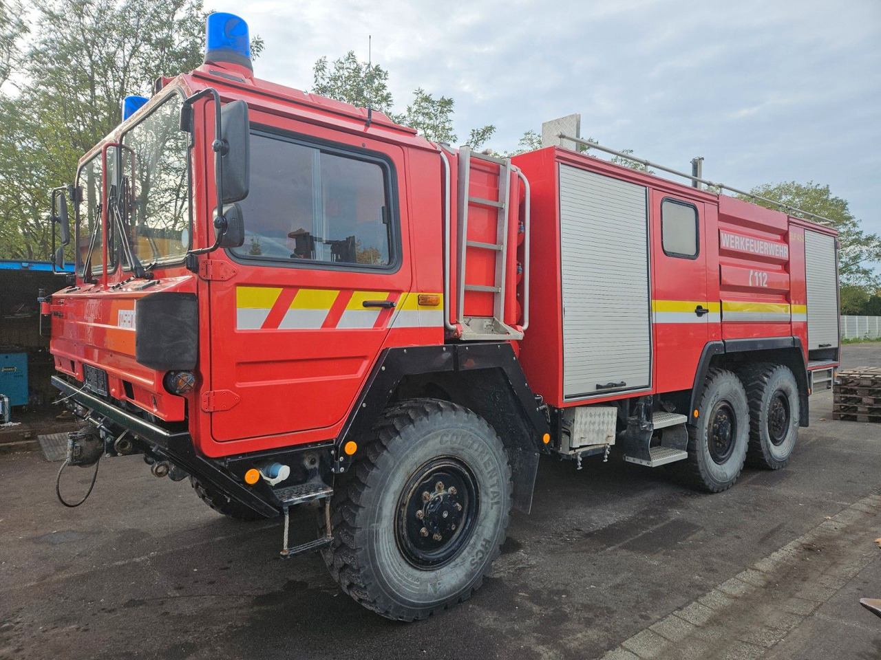 MAN KAT 6x6 Tanklöschfahrzeug - Вантажівка цистерна: фото 1 MAN KAT 6x6 Tanklöschfahrzeug - Вантажівка цистерна: фото 1
