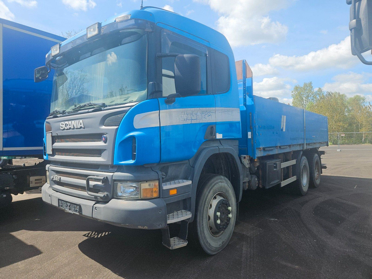 Scania P340 6x6 Pritsche Schaltgetriebe Blatt/Blatt - Бортова вантажівка/ Платформа: фото 1 Scania P340 6x6 Pritsche Schaltgetriebe Blatt/Blatt - Бортова вантажівка/ Платформа: фото 1