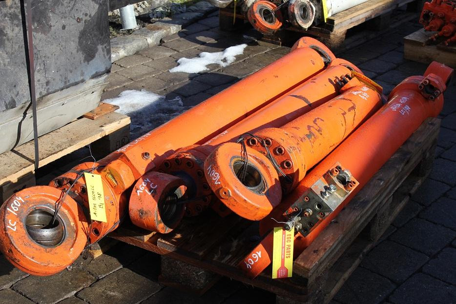 Atlas 1604 LC - Гідроциліндр в категорії Будівельна техніка: фото 2 Atlas 1604 LC - Гідроциліндр в категорії Будівельна техніка: фото 2