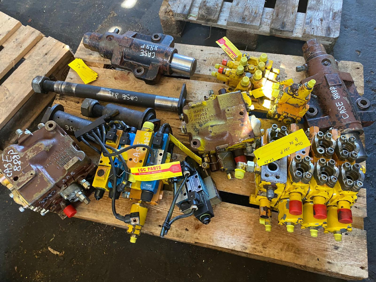 Case 888 P - Гідравлічний клапан в категорії Будівельна техніка: фото 1 Case 888 P - Гідравлічний клапан в категорії Будівельна техніка: фото 1