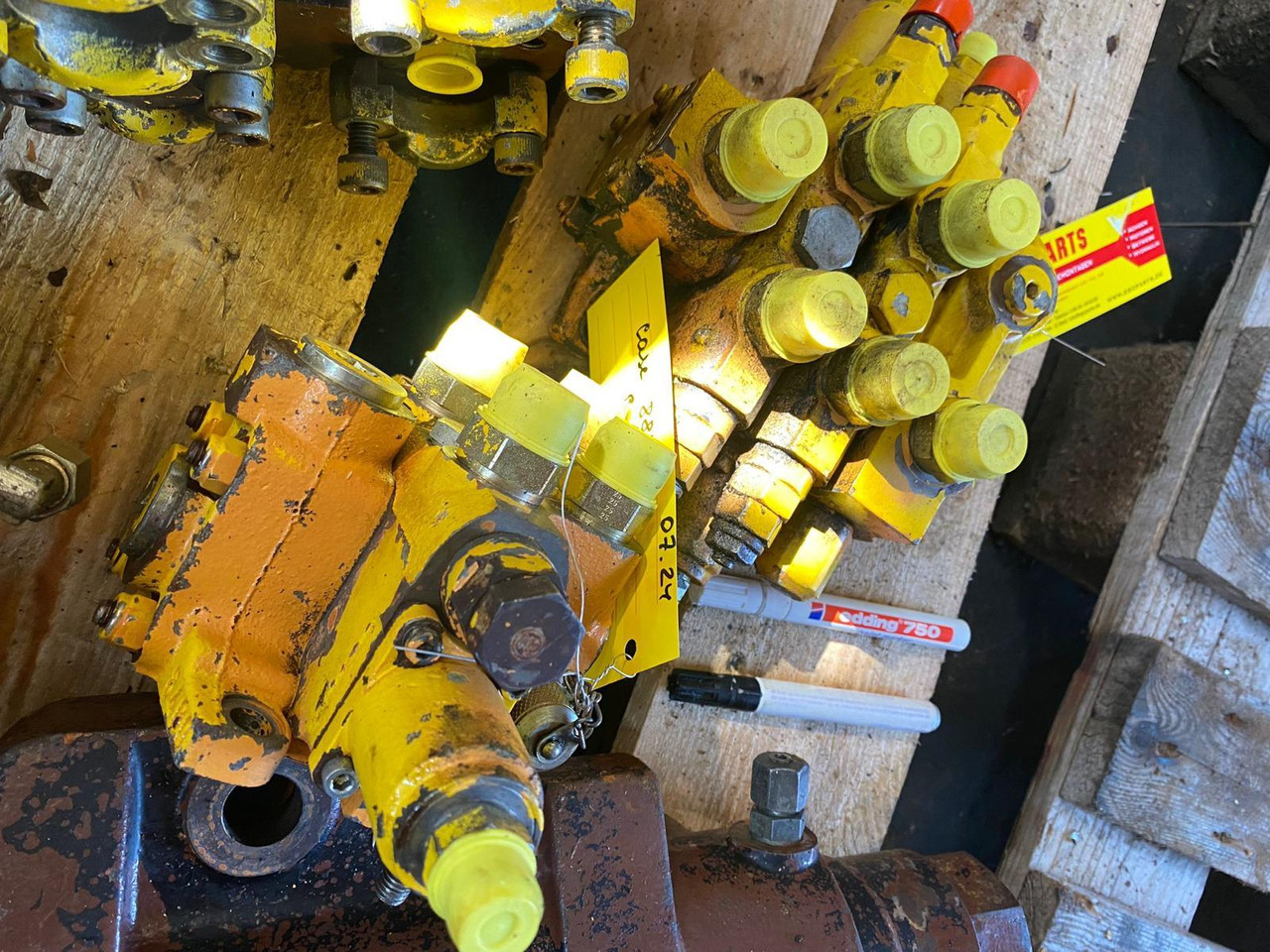 Case 888 P - Гідравлічний клапан в категорії Будівельна техніка: фото 2 Case 888 P - Гідравлічний клапан в категорії Будівельна техніка: фото 2