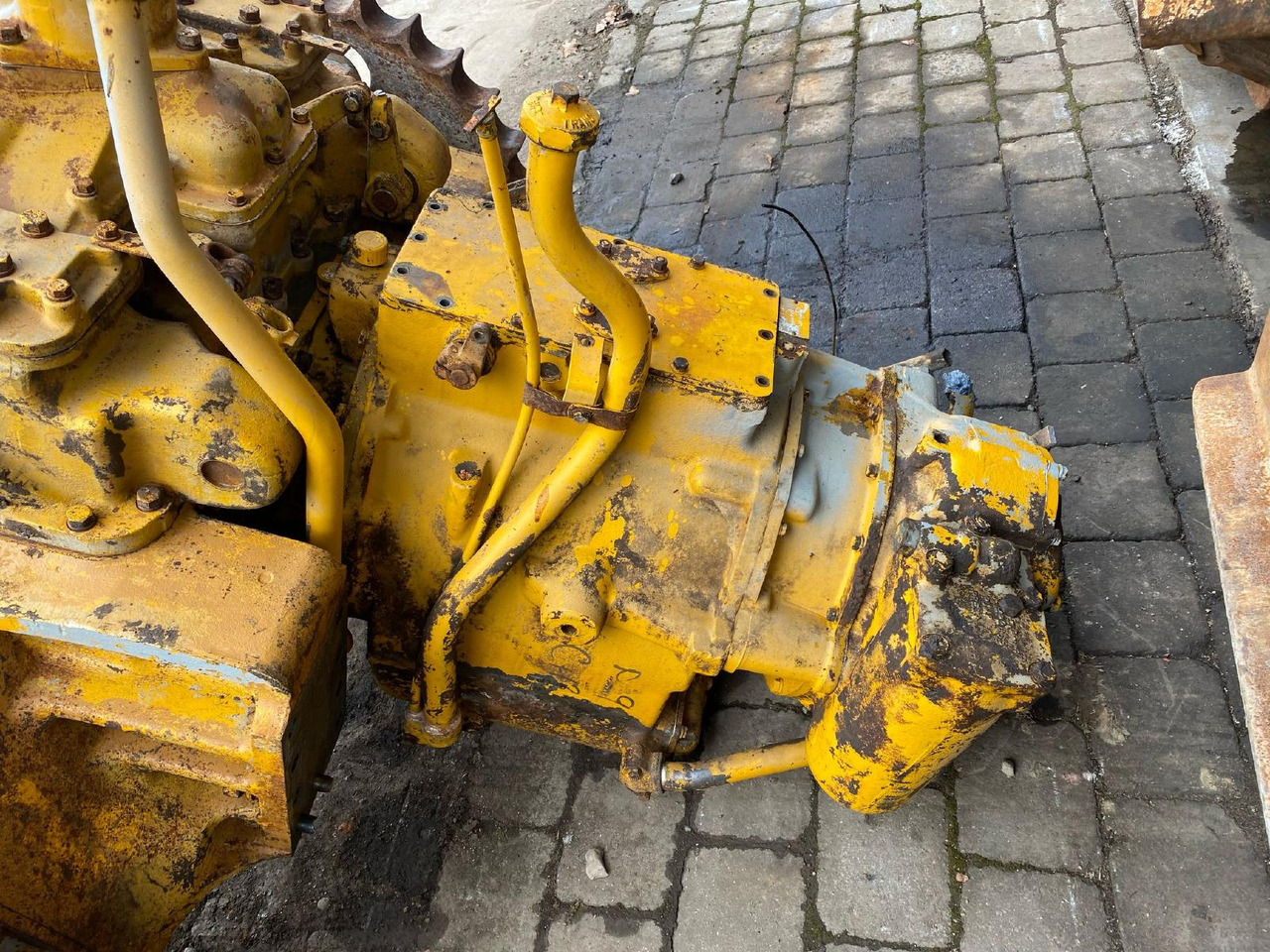 Caterpillar CAT D 951 - Коробка передач в категорії Будівельна техніка: фото 4 Caterpillar CAT D 951 - Коробка передач в категорії Будівельна техніка: фото 4